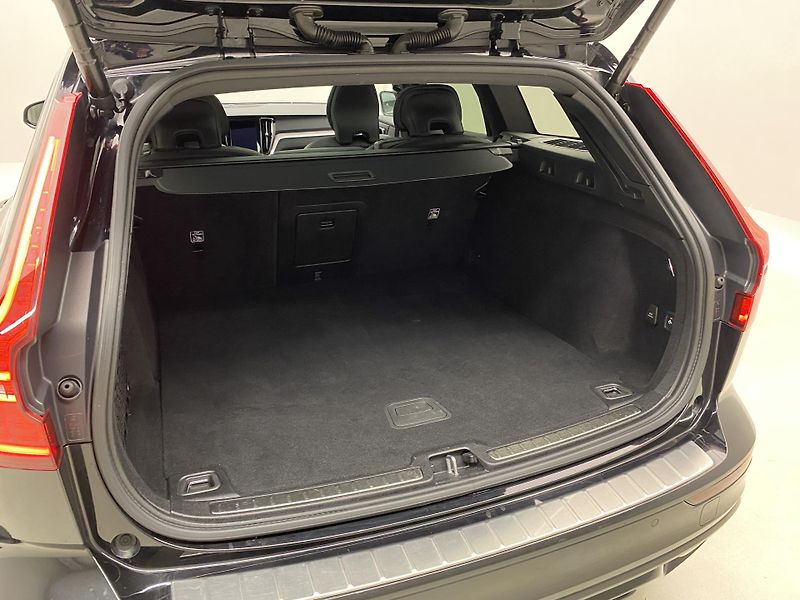Volvo V60 T8 AWD RECHARGE R-DESIGN AUT - fotka 6 z 52