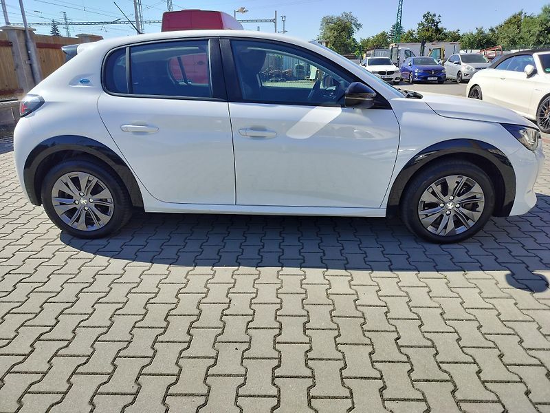 Peugeot 208 e, navigace - fotka 8 z 27
