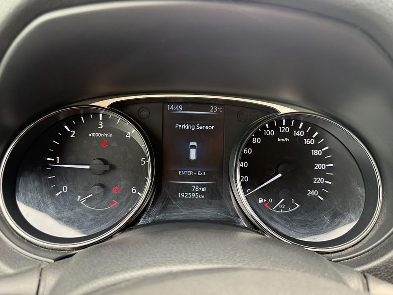 Nissan X-Trail (2015) 1,6 4WD - fotka 11 z 18