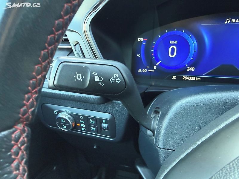 Ford Kuga 2,0 EcoBlue ST Line - fotka 17 z 29