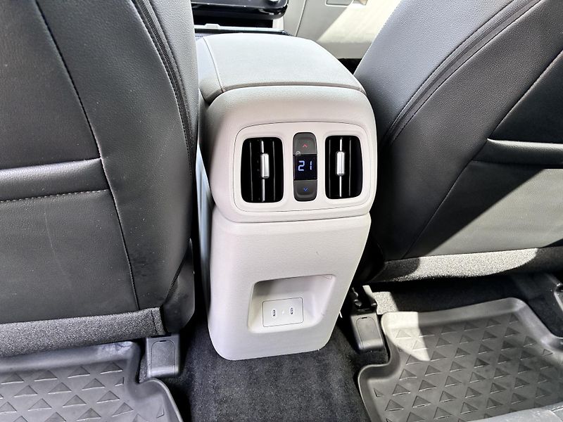 Hyundai Tucson 1.6T-GDi HEV 158kW DCT PREMIUM - fotka 16 z 35