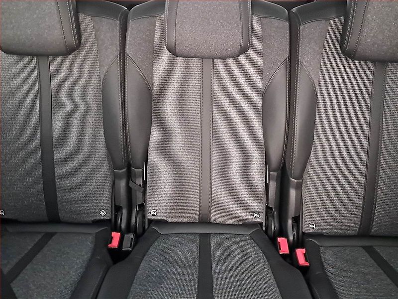Peugeot 5008 (2019) PureTech 180, Automat, 7 míst - fotka 10 z 18