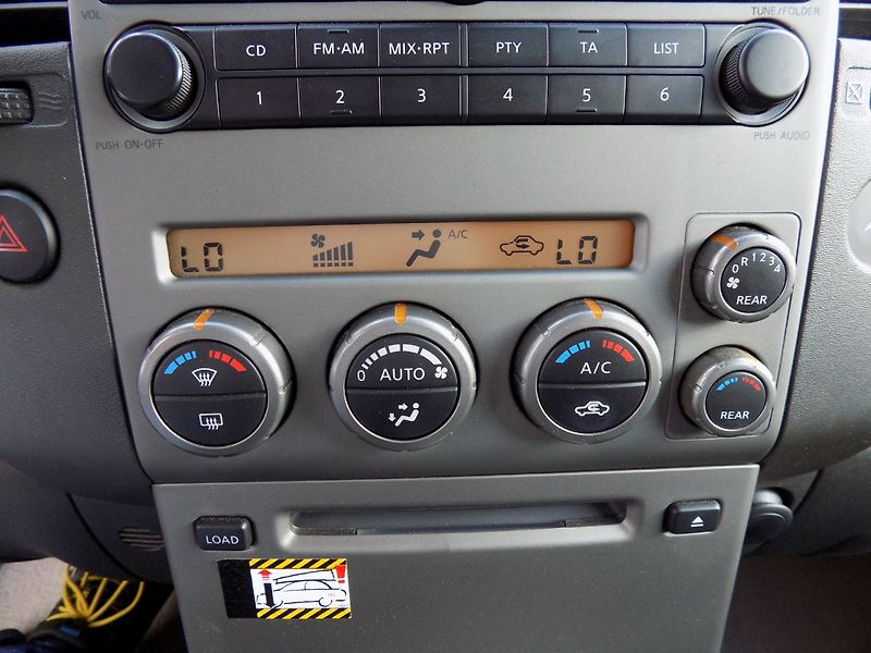 Nissan Pathfinder (2008) 2.5DCi/4x4/7.Míst/ - fotka 26 z 37