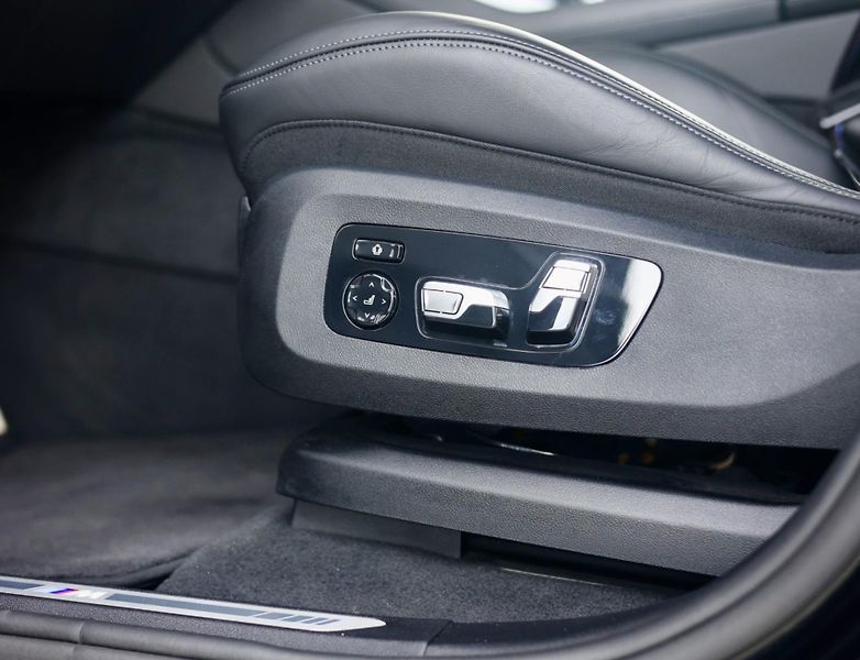 BMW XM (2023) 4.4 V8 ehybrid 480 KW - fotka 29 z 57