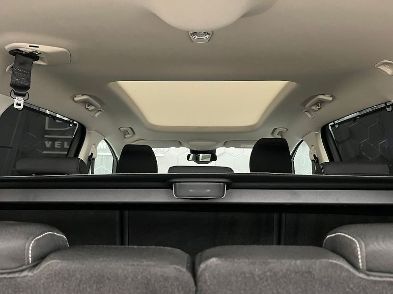 Ford S-MAX 2.5 HEV TITANIUM 7 míst - fotka 32 z 70