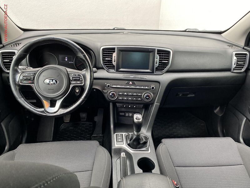 Kia Sportage (2018) 2.0 CRDi 4x4, ČR, Navi - fotka 8 z 20