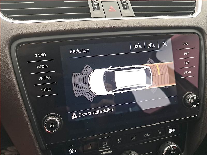 Škoda Octavia (2017) Laurin&Klement 2.0 TDI, 4X4 - fotka 19 z 21