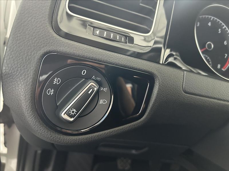 Volkswagen Golf 1,4   TSI 92kW,HIGHLINE,SERVIS - fotka 12 z 30