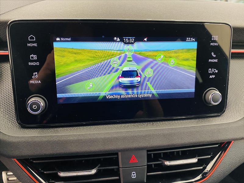 Škoda Scala 1,0 TSI 85kW DSG Selection - fotka 13 z 28
