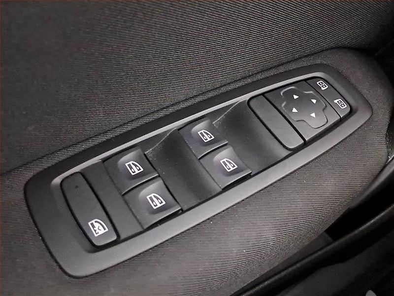 Renault Mégane (2017) Limited 1.2 TCe, Serv.kniha - fotka 18 z 27