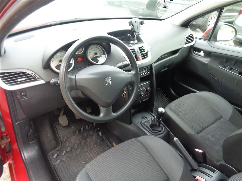 Peugeot 207 1,4 - fotka 10 z 16