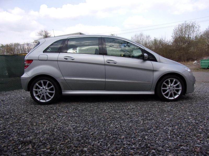 Mercedes-Benz Třídy B 200 CDi 103kW SPORT 130 000 KM - fotka 4 z 20