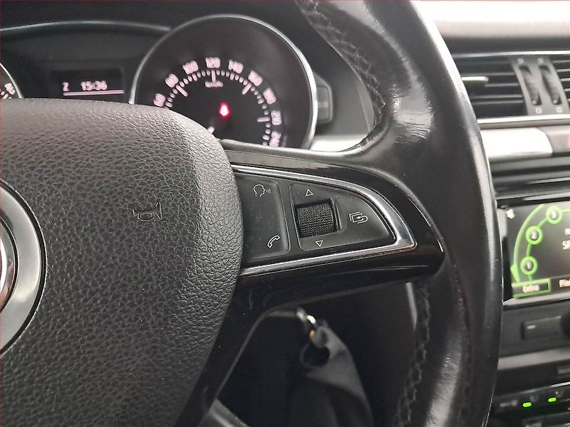 Škoda Superb (2014) Ambition 1.6 TDI, Navi - fotka 17 z 18