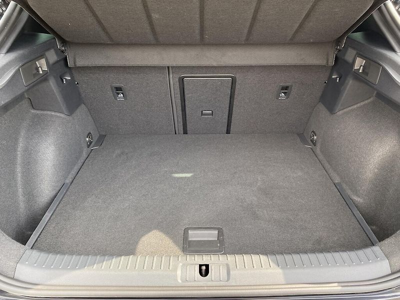 Cupra Formentor 1,5 E-TSI 110 kW DSG - fotka 25 z 26