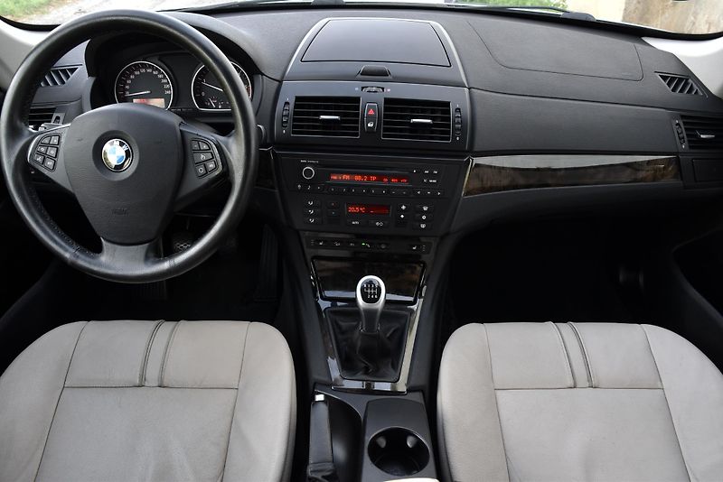 BMW X3 xDrive20d LCi,KŮŽE,VÝHŘEV,TEMP - fotka 31 z 40