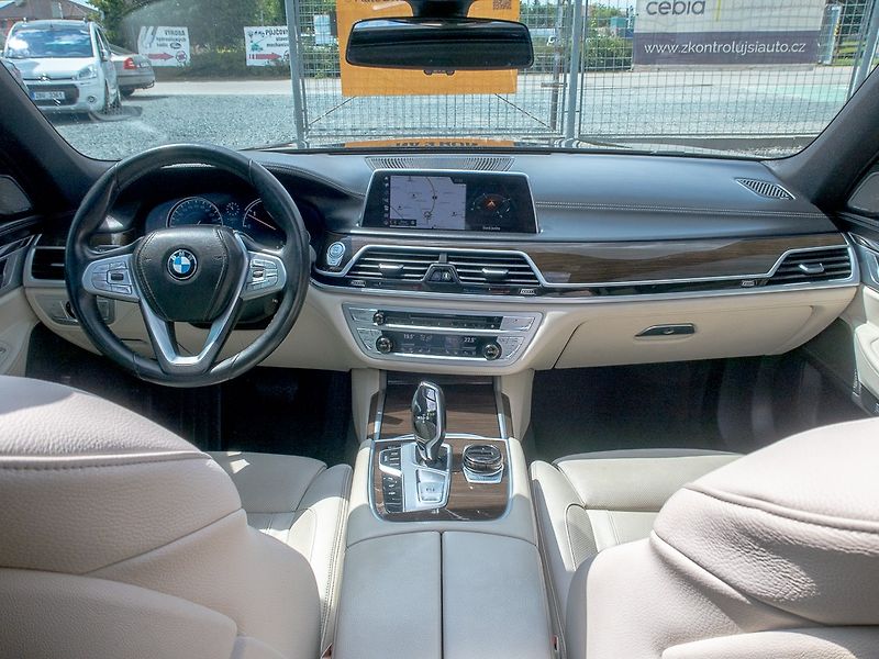 BMW Řada 7 (2018) ČR 740D 235KW 4x4 - fotka 15 z 60