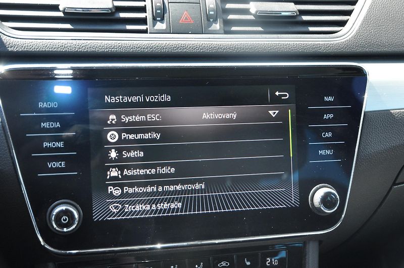 Škoda Superb III 2.0TDi 110kW KOMBI Ambitio - fotka 16 z 22