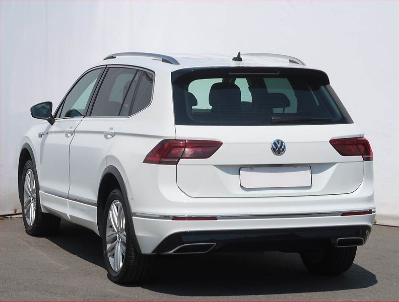 Volkswagen Tiguan Allspace (2020) R-Line 2.0 TDI, DSG,4X4 - fotka 4 z 26