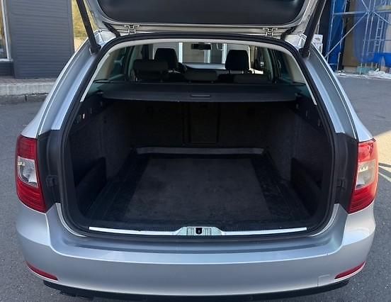 Škoda Superb (2014) Ambition plus2,0TDI 103kW Man6 - fotka 14 z 17