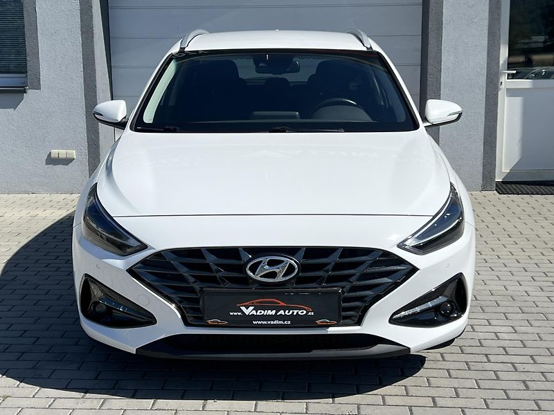 Hyundai i30 (2022) 1.5T-GDi 118kW SMART KAMERA - fotka 5 z 21