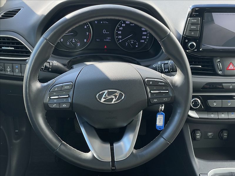 Hyundai i30 1,5 T-GDI Combi Comfort PDC - fotka 8 z 23