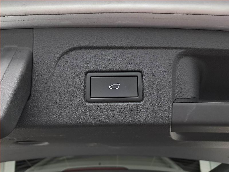Volkswagen Touran (2021) R-Line 2.0 TDI, Automat - fotka 16 z 19