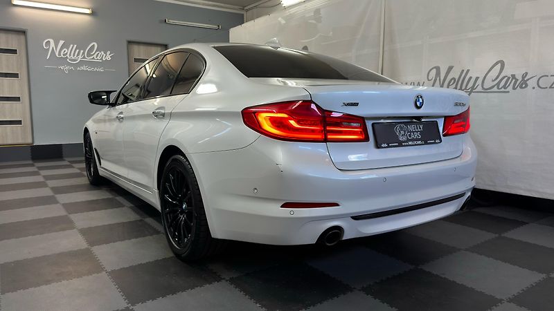 BMW Řada 5 XDIRVE/SPORT LINE/2 SADY GUM - fotka 4 z 55