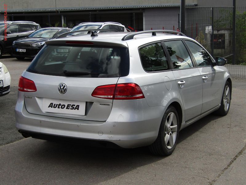 Volkswagen Passat (2013) 1.6TDi, AC, výhřev sed - fotka 4 z 18