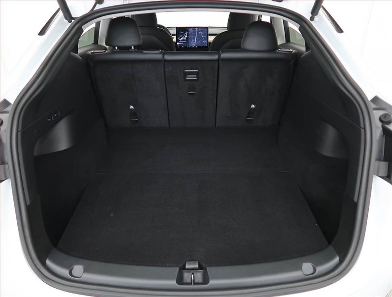 Tesla Model Y (2022) Long Range AWD 79kWh, SoH 93% - fotka 13 z 33