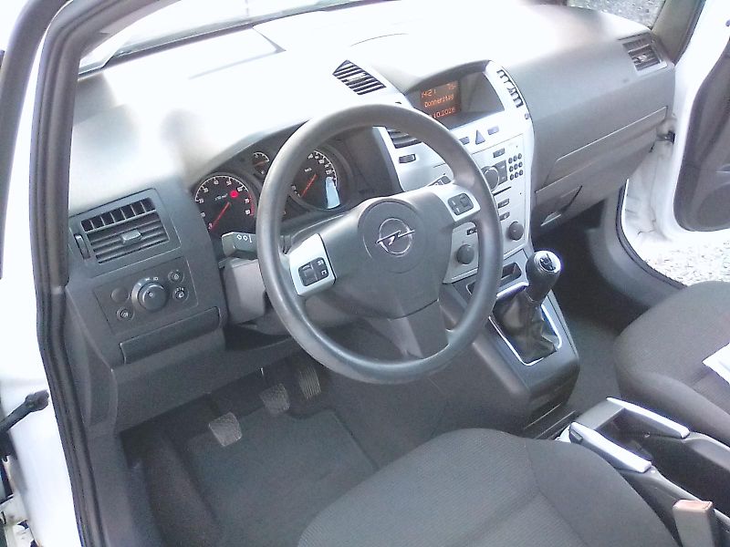 Opel Zafira (2009) 1.6i 16V, 7míst, 2.majitel - fotka 15 z 29