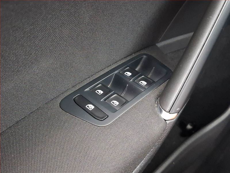 Volkswagen Golf (2018) 1.4 TSI, Tempomat - fotka 17 z 18