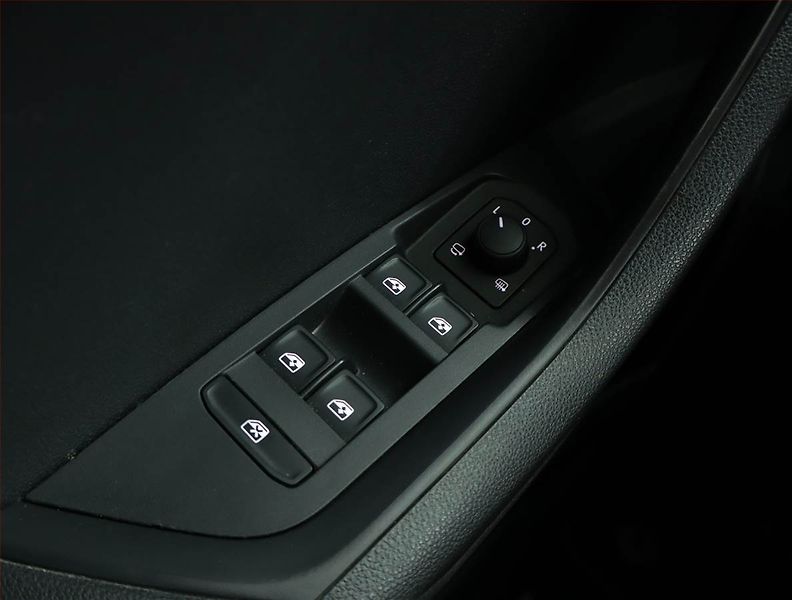 Škoda Karoq (2021) Sportline 2.0 TDI - fotka 17 z 17