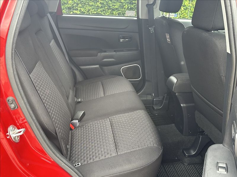 Mitsubishi ASX 1,8 DI-D 150PS  Intense 4x4 - fotka 19 z 48