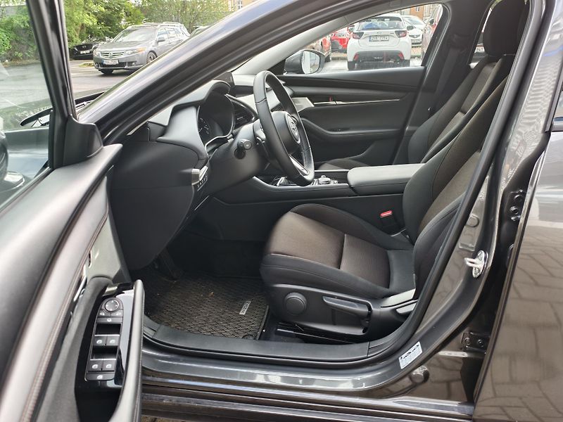 Mazda 3 (2026) 2.5i G140 EXCLUSIVE-LINE A/T - fotka 12 z 16
