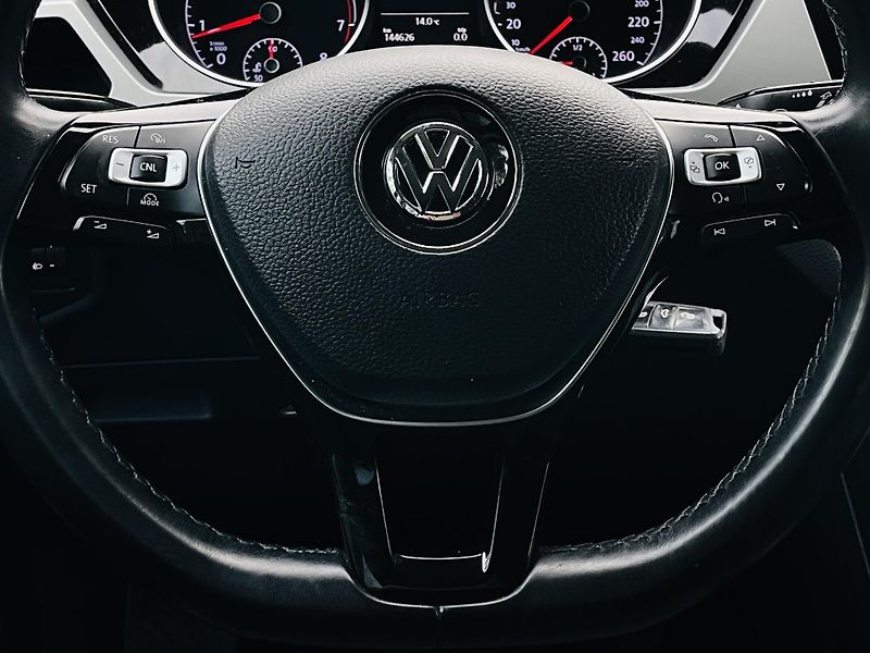 Volkswagen Touran 1.2TSI MANUÁL 7MÍST SERVISKA - fotka 35 z 42