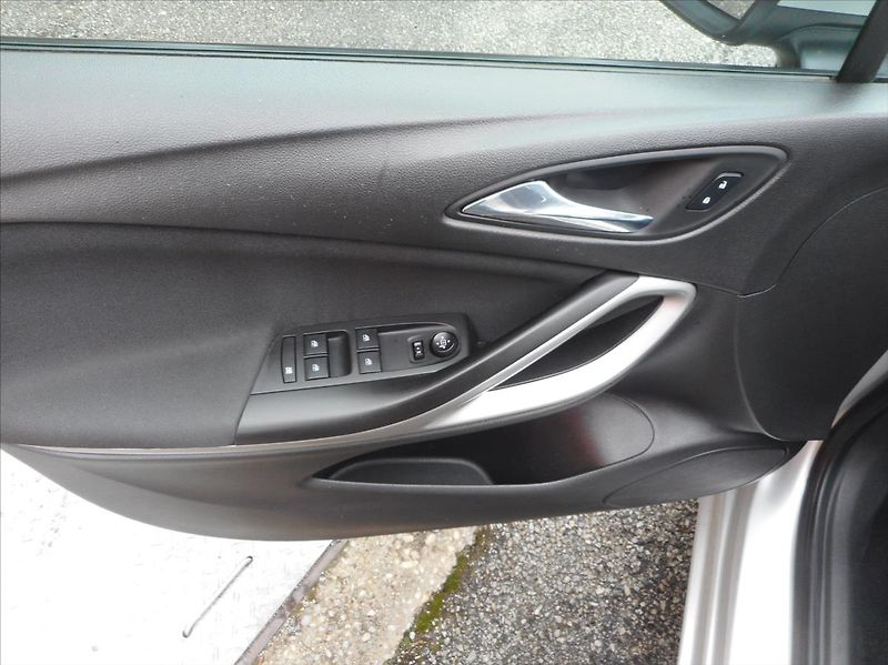 Opel Astra 1,6 CDTi SPORT TOURER - fotka 10 z 28
