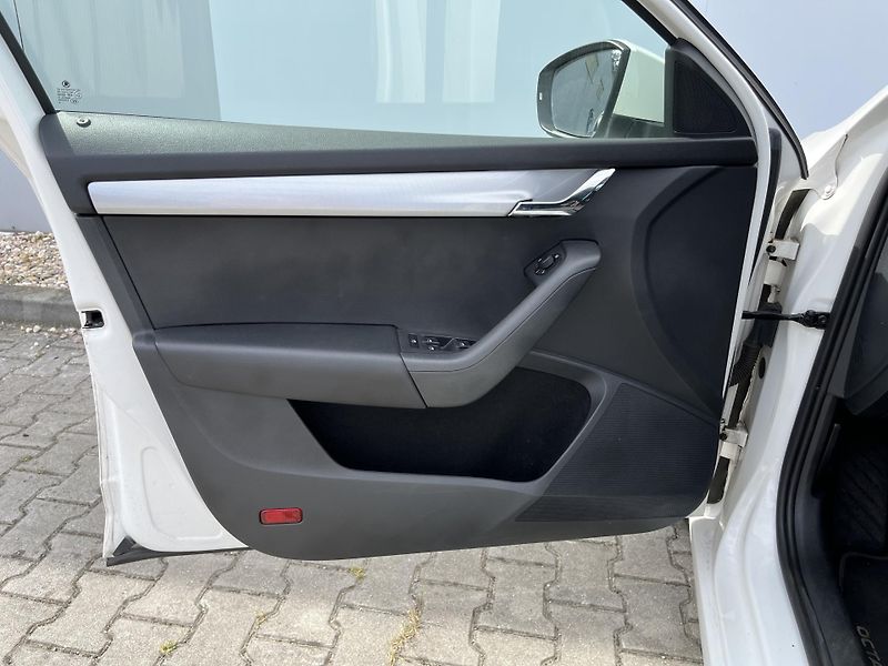 Škoda Octavia Combi 1.6 TDI Ambition - fotka 18 z 31
