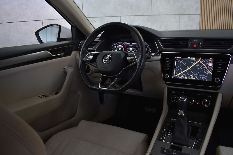 Škoda Superb TDI 147kW 4x4*STYLE*DPH*ČR 1.M - fotka 8 z 40