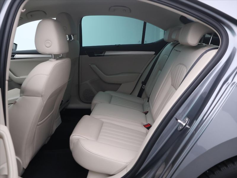 Škoda Superb 2,0 TDI 147kW DSG 4x4 L&K DPH - fotka 14 z 32