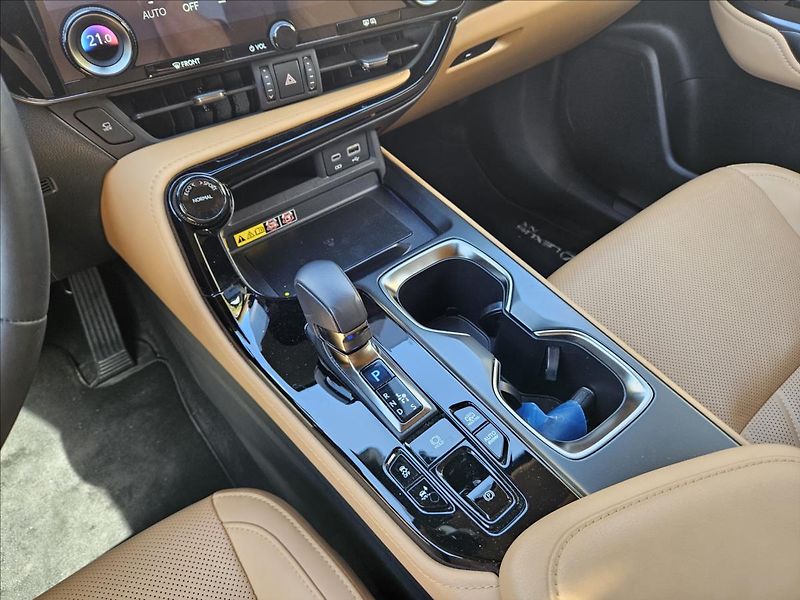 Lexus NX 450h plus 2,5 Prestige - fotka 8 z 16