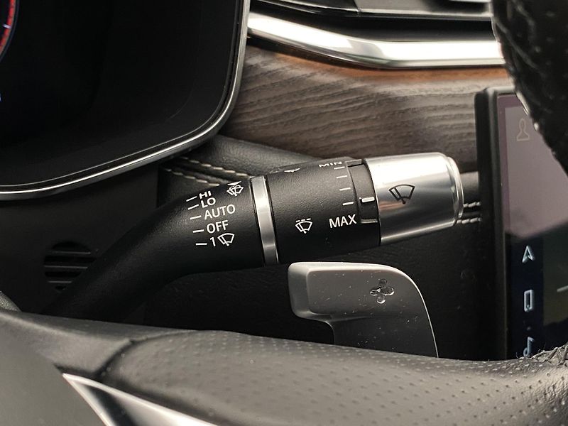 Jaguar XF D200 R-DYNAMIC AWD REZERVACE - fotka 22 z 48