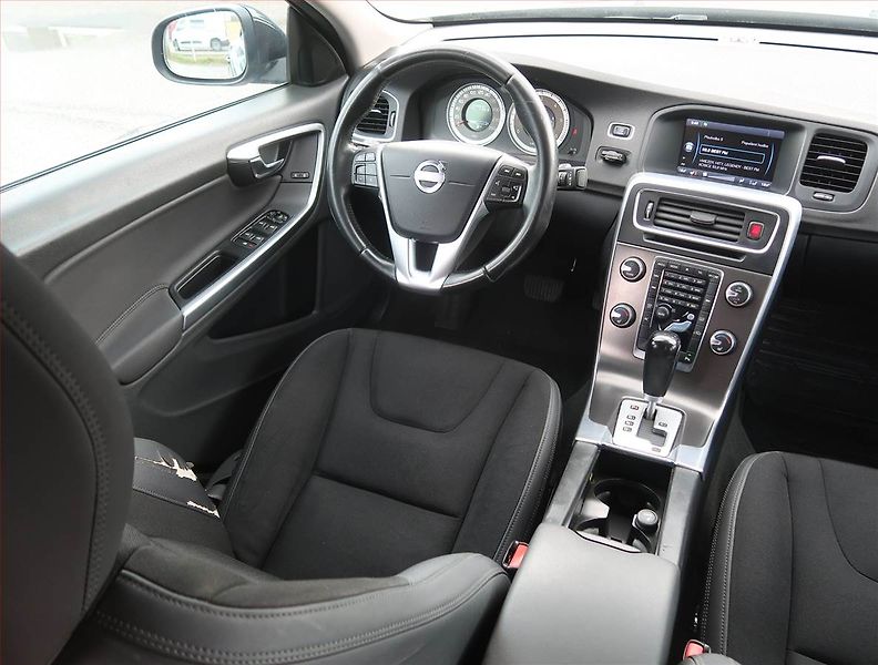Volvo S60 (2011) D3, Automat, Navi, Tempomat - fotka 7 z 19