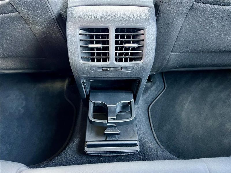Volkswagen Golf 1,6 TDI  HIGHLINE*DSG*ZÁRUKA - fotka 33 z 40