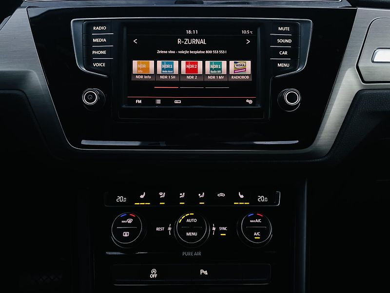 Volkswagen Touran 1.6TDI AUT SERVISKA 7MÍST LED  - fotka 36 z 42
