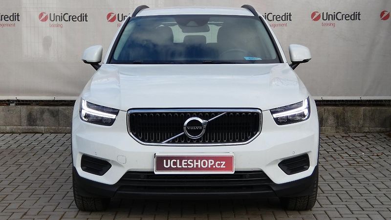 Volvo XC40 T2 FWD Momentum Auto - fotka 2 z 20