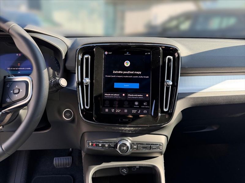 Volvo XC40 (2026) 2,0 B3 Core 8273 - fotka 9 z 14