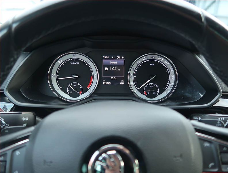 Škoda Superb (2016) Laurin&Klement 2.0 TDI - fotka 11 z 17