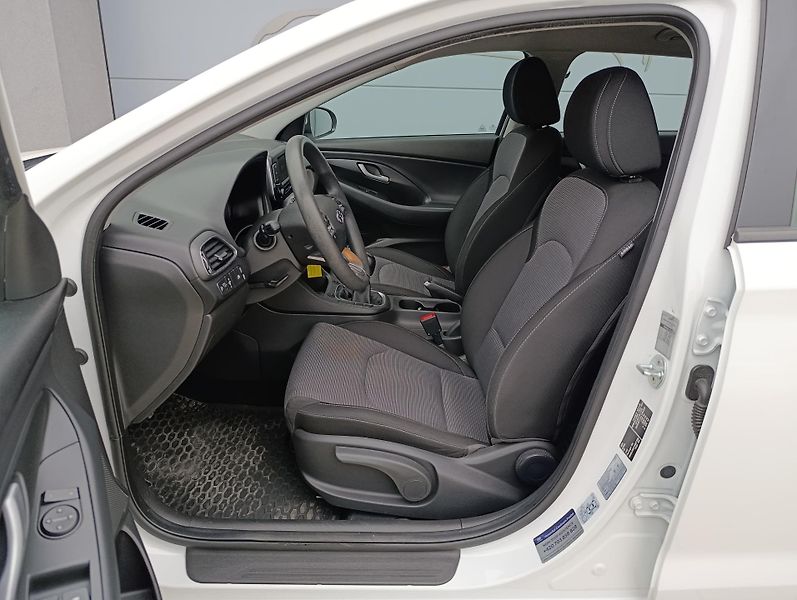 Hyundai i30 START 1.4 73kW ČR 1.MAJITEL - fotka 12 z 28