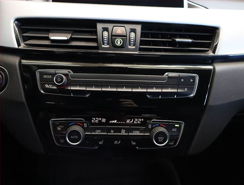 BMW X1 (2018) sDrive18i, Automat, Navi - fotka 16 z 21