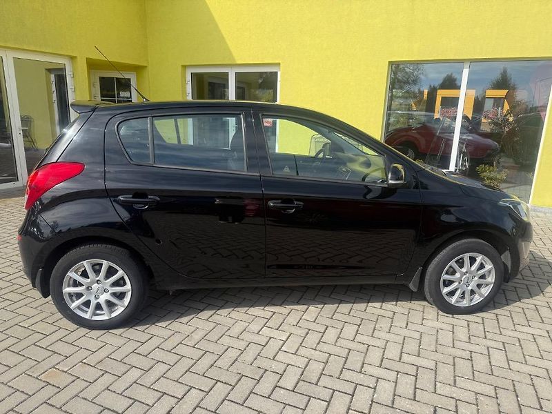 Hyundai i20 (2012) 1,2i VÝHŘ.SEDADLA JEN 107tis. - fotka 8 z 27